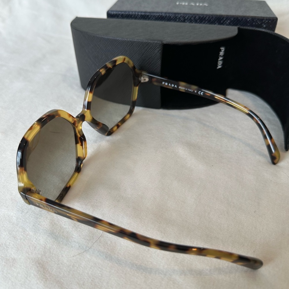 PRADA sunglasses - Picture 3 of 3
